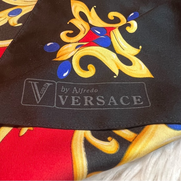 VERSACE SCRAF - Picture 3 of 11